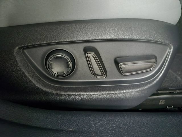 Certified 2022 Toyota Avalon Limited FWD image 35