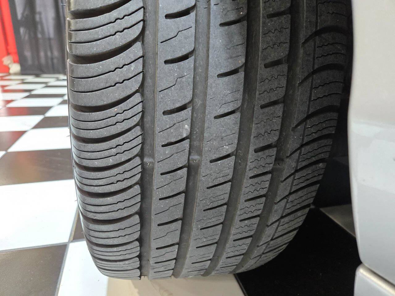 Used 2005 Jaguar S-TYPE R RWD image 82