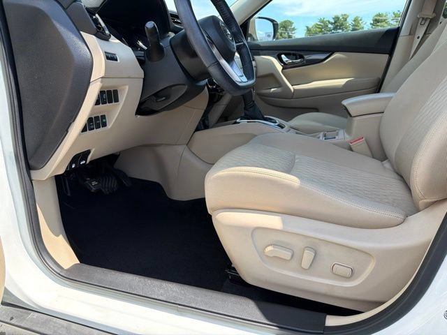 Used 2017 Nissan Rogue SV AWD/4WD image 13