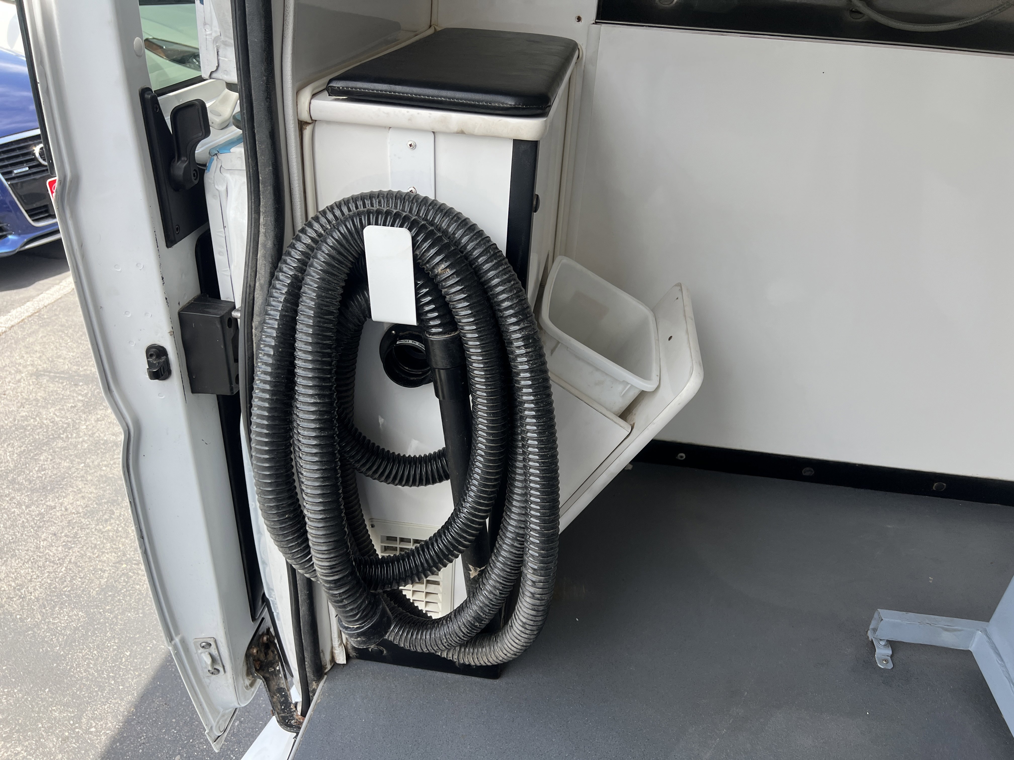 Used 2016 RAM ProMaster 2500 w/ Premium Appearance Group FWD image 17