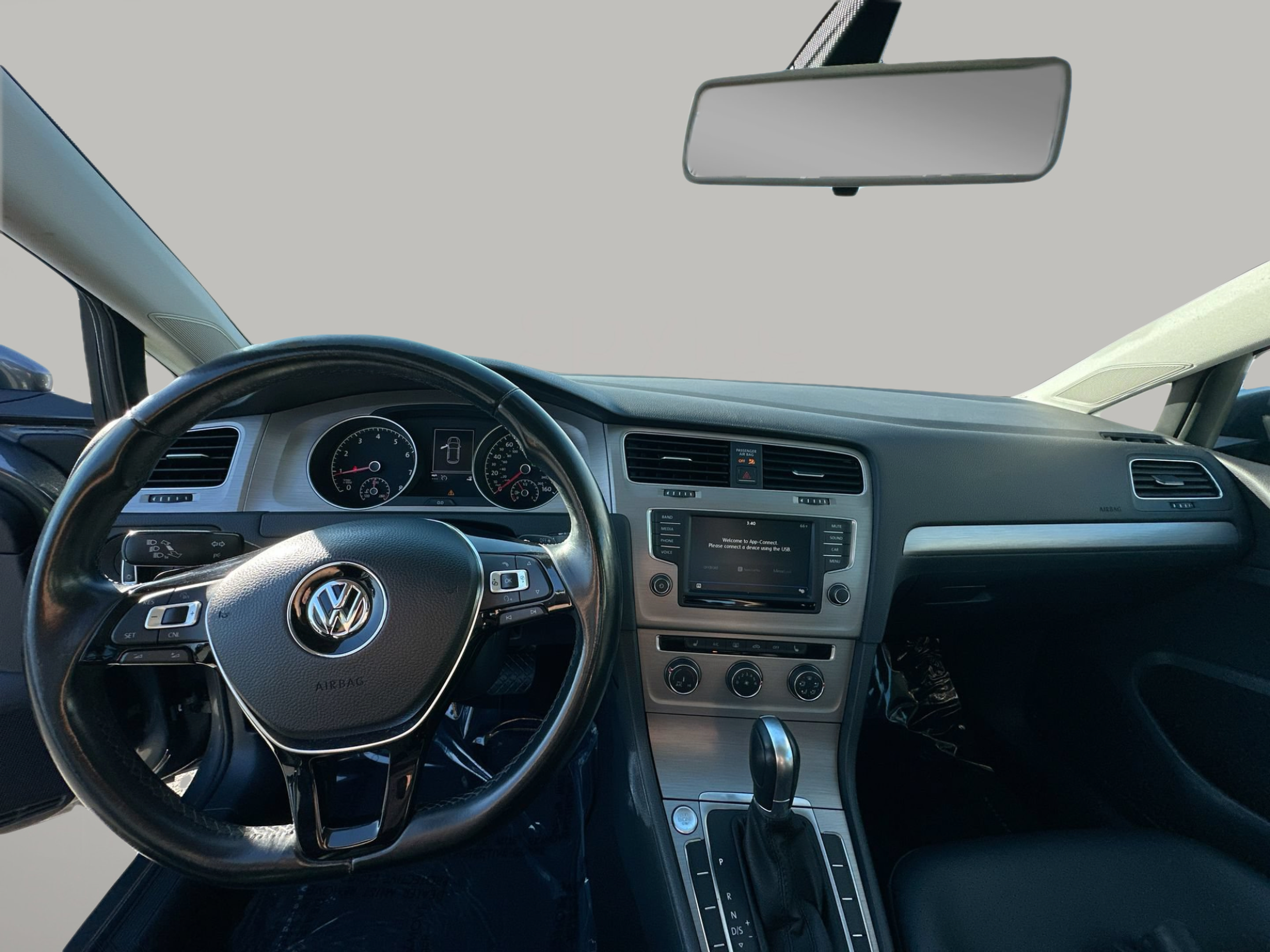 Used 2017 Volkswagen Golf 4-Door FWD image 26