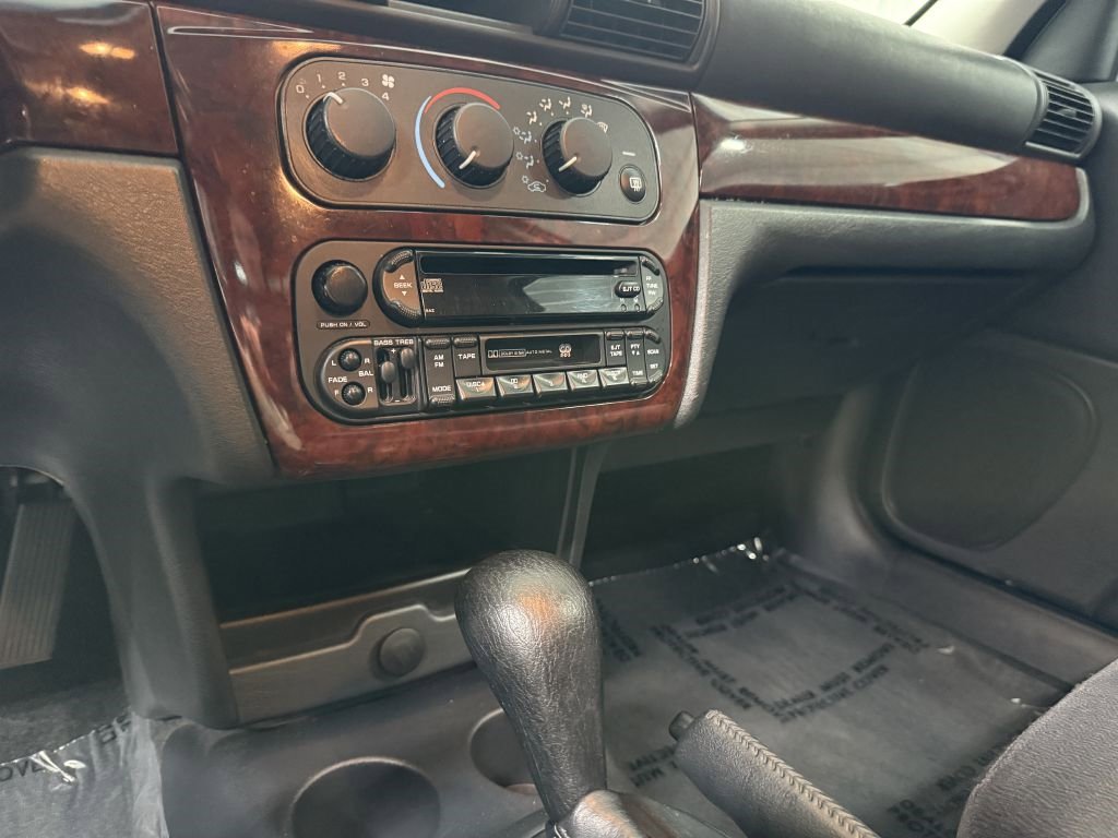 Used 2002 Chrysler Sebring LX image 18