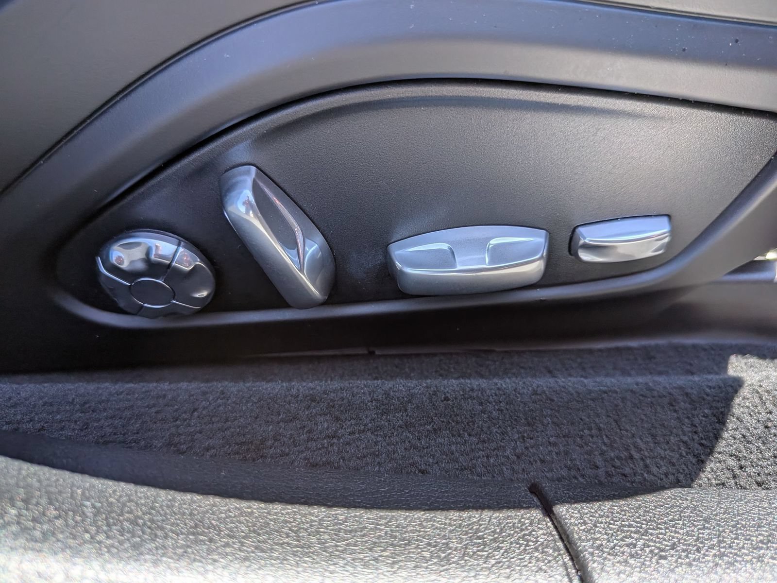 Used 2020 Porsche Panamera RWD image 40