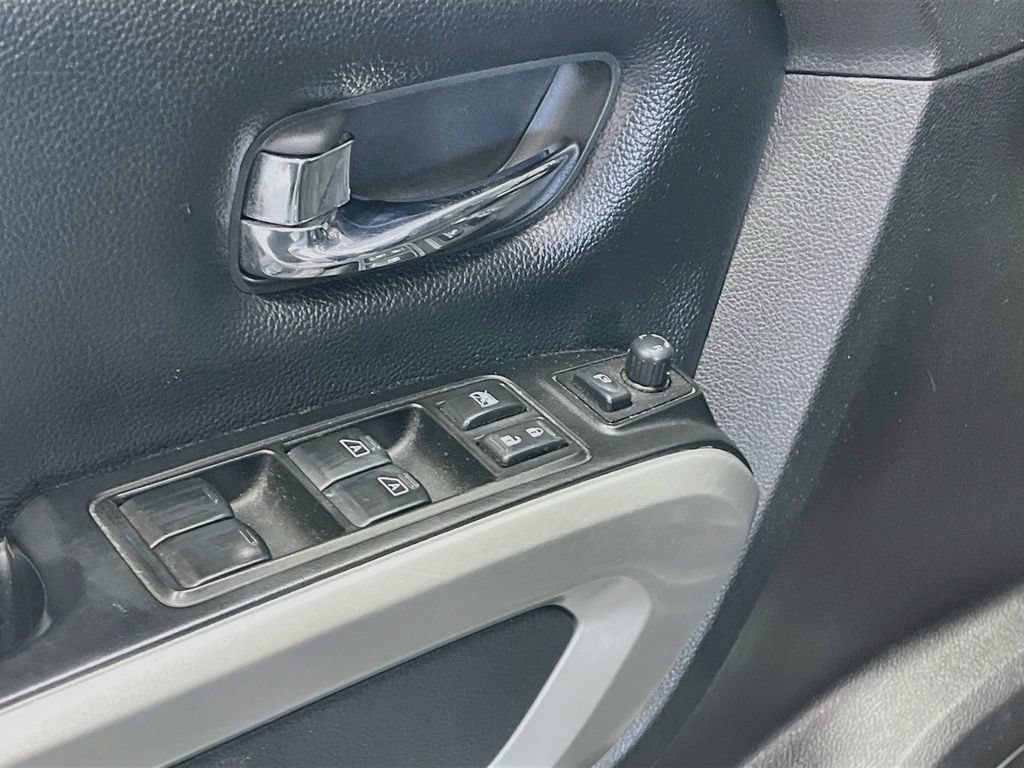 Used 2018 Nissan Titan SL AWD/4WD image 18