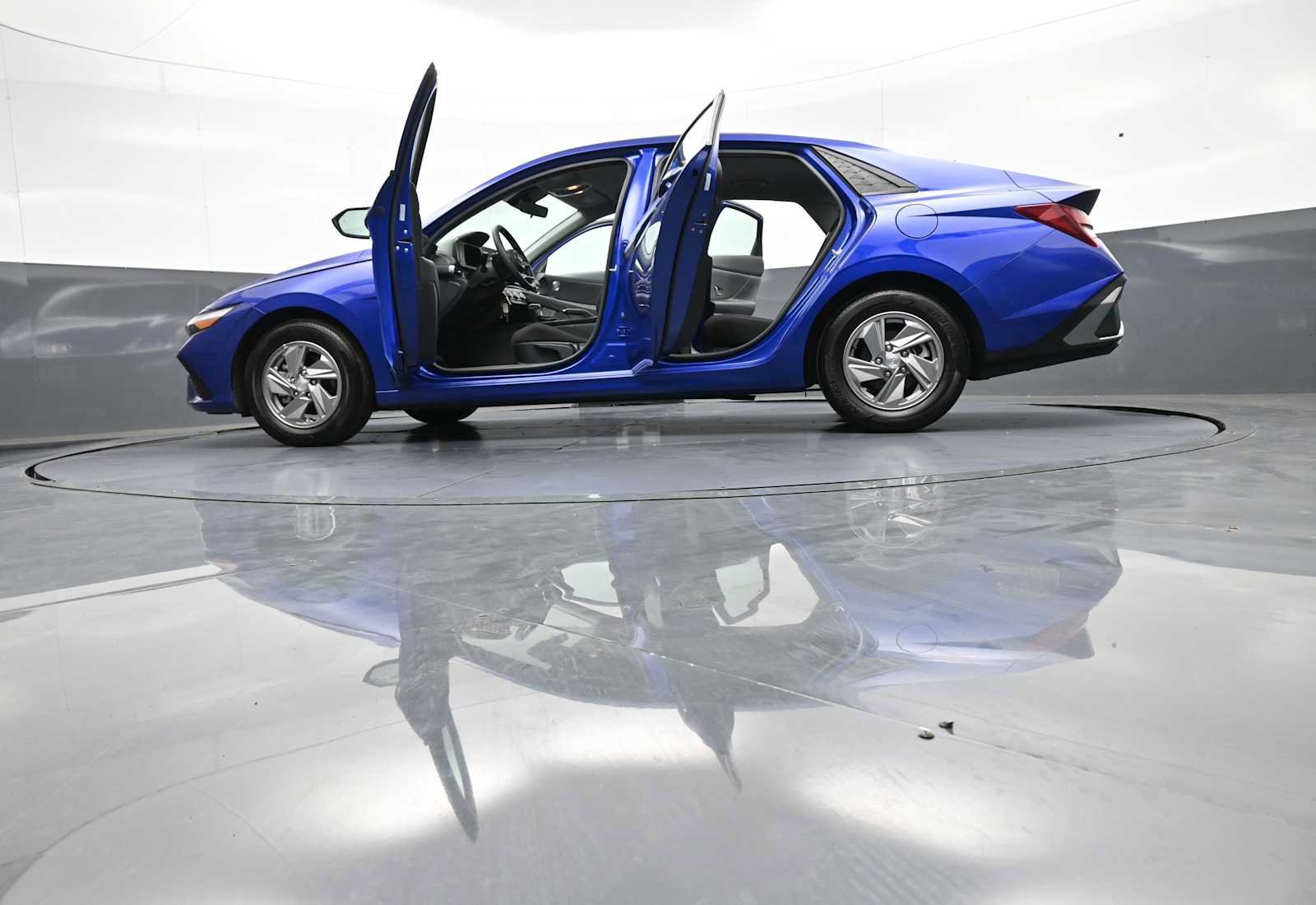 Certified 2025 Hyundai Elantra SE FWD image 47