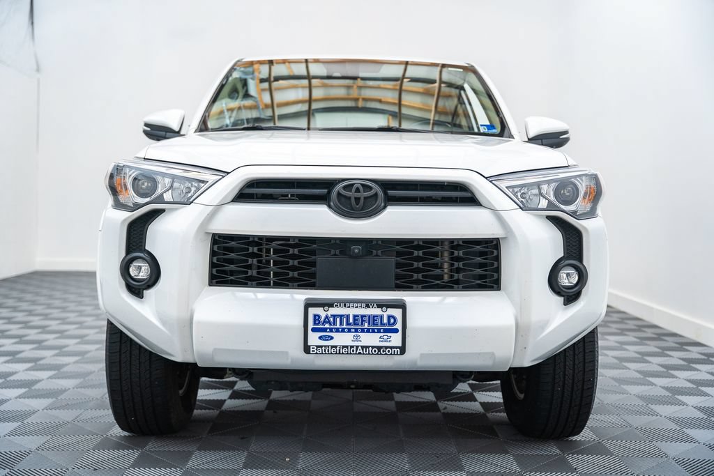 Certified 2022 Toyota 4Runner SR5 Premium w/ Moonroof Package AWD/4WD image 2