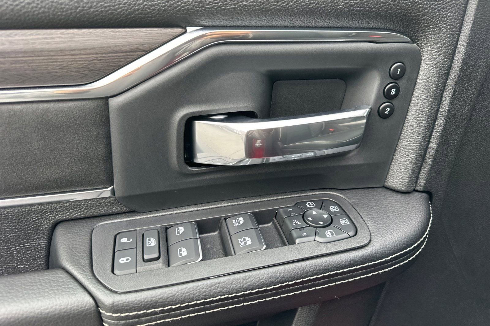 New 2026 RAM 3500 Laramie AWD/4WD image 13