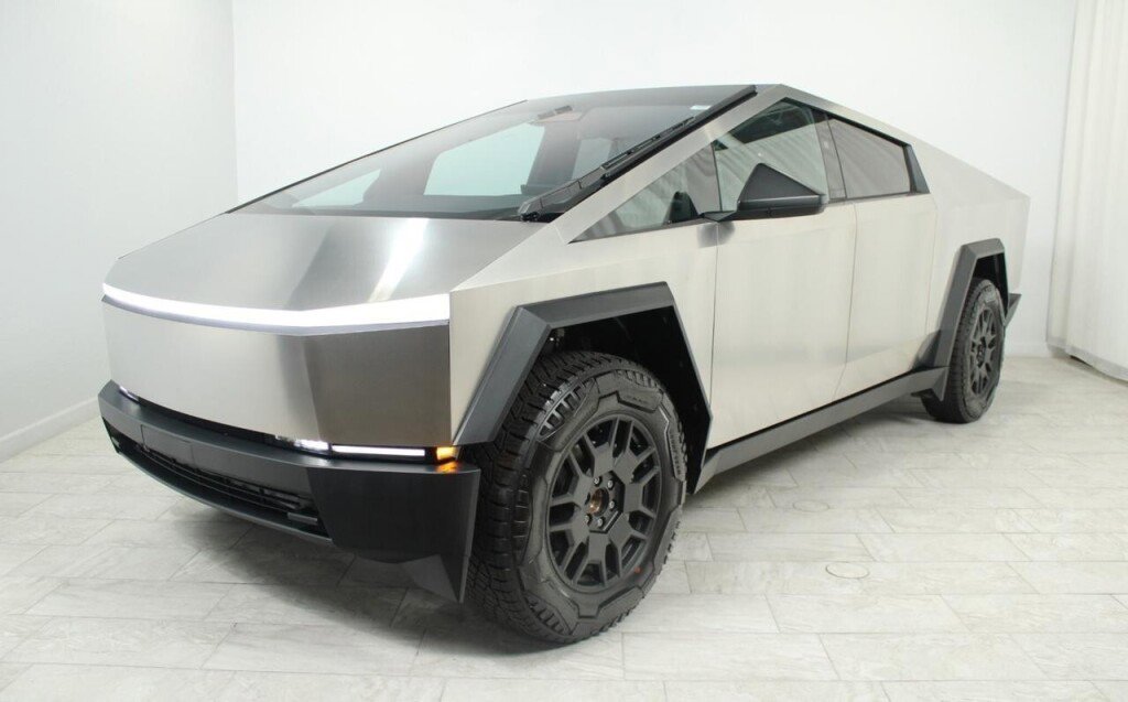 Used 2024 Tesla Cybertruck Cyberbeast image 5