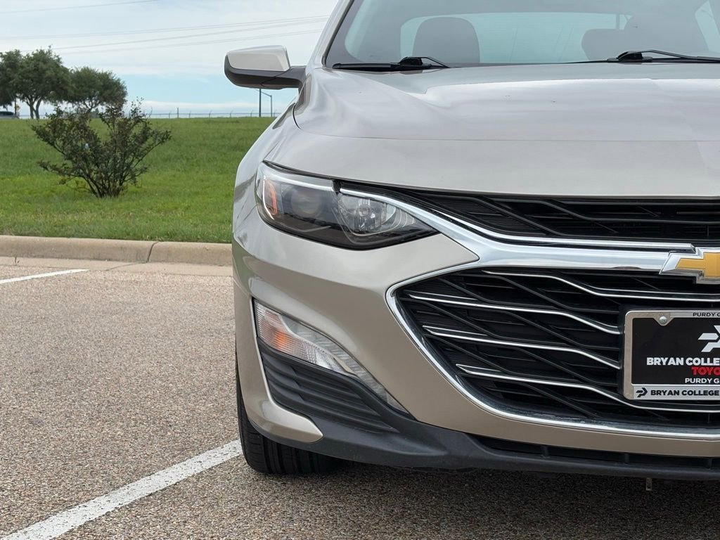 Used 2022 Chevrolet Malibu LT FWD image 4