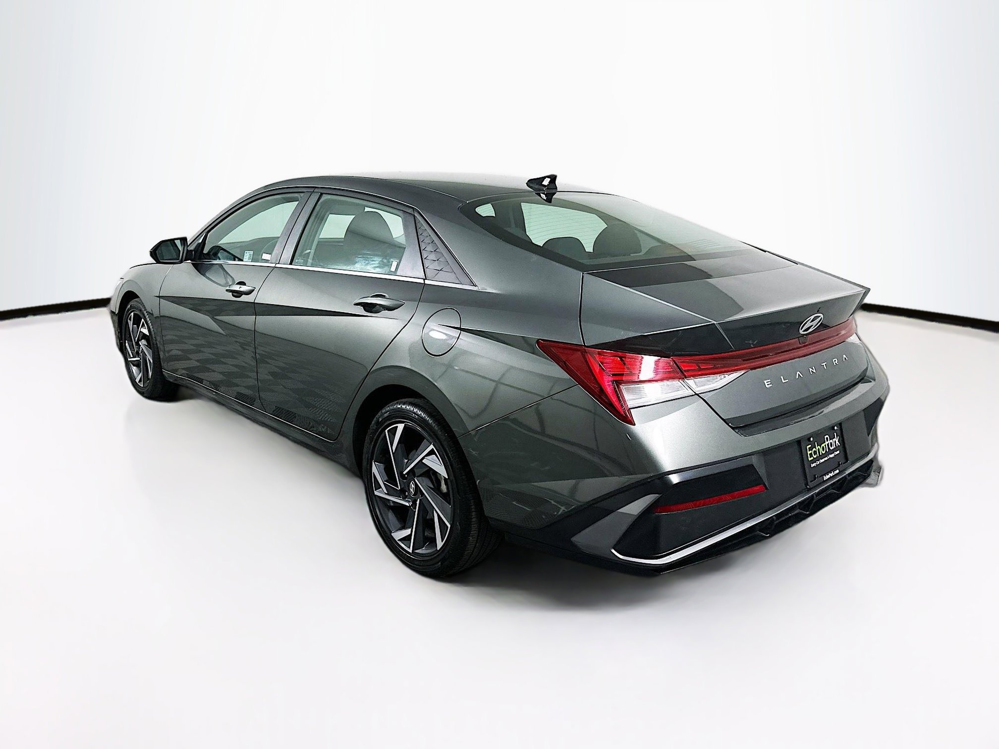 Used 2025 Hyundai Elantra SEL image 5