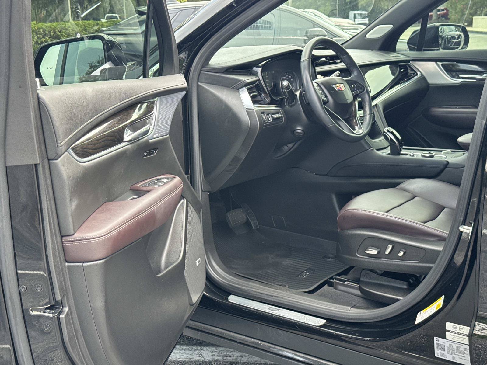 Certified 2024 Cadillac XT6 Premium Luxury w/ Technology Package FWD image 13