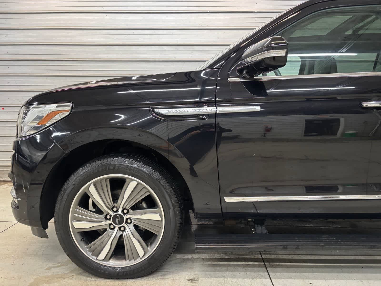 Used 2019 Lincoln Navigator L Reserve AWD/4WD image 4