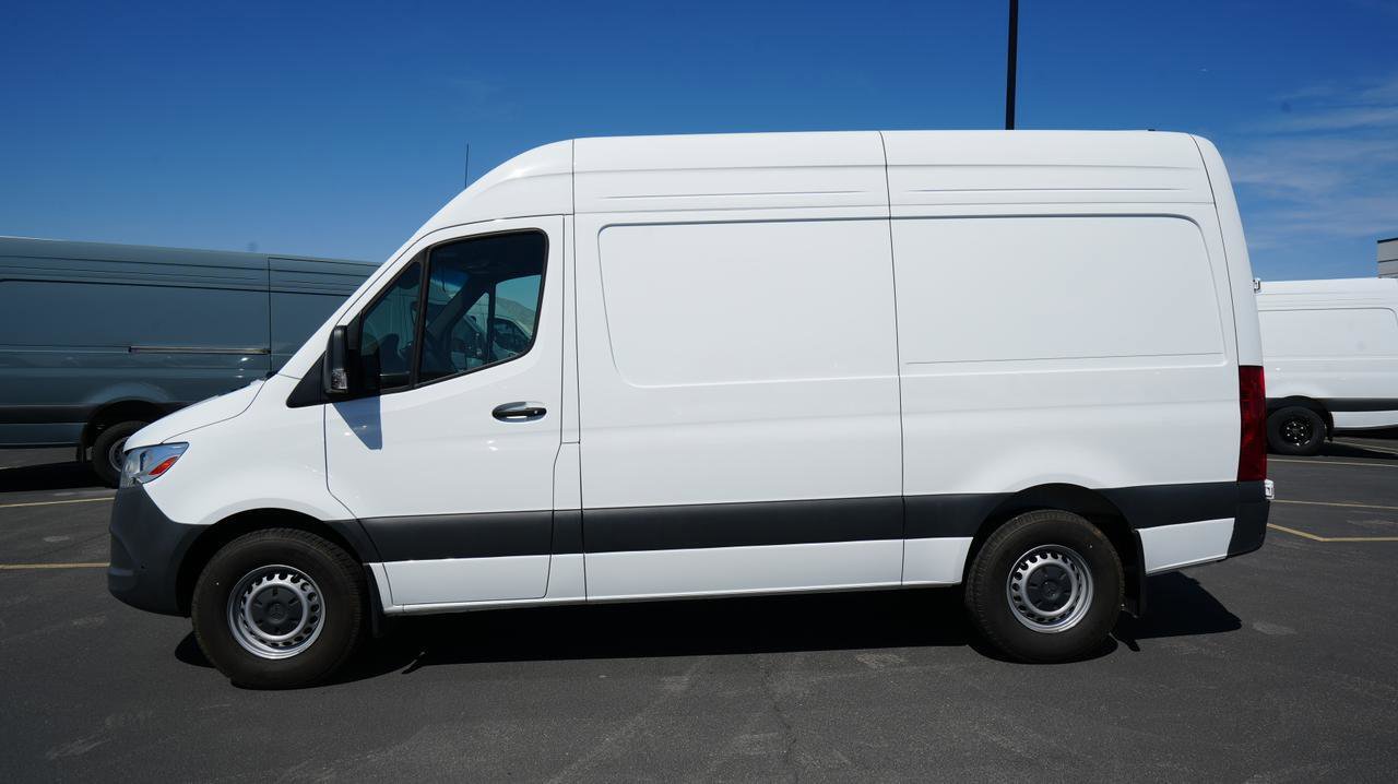 Used 2024 Mercedes-Benz Sprinter 2500 image 4