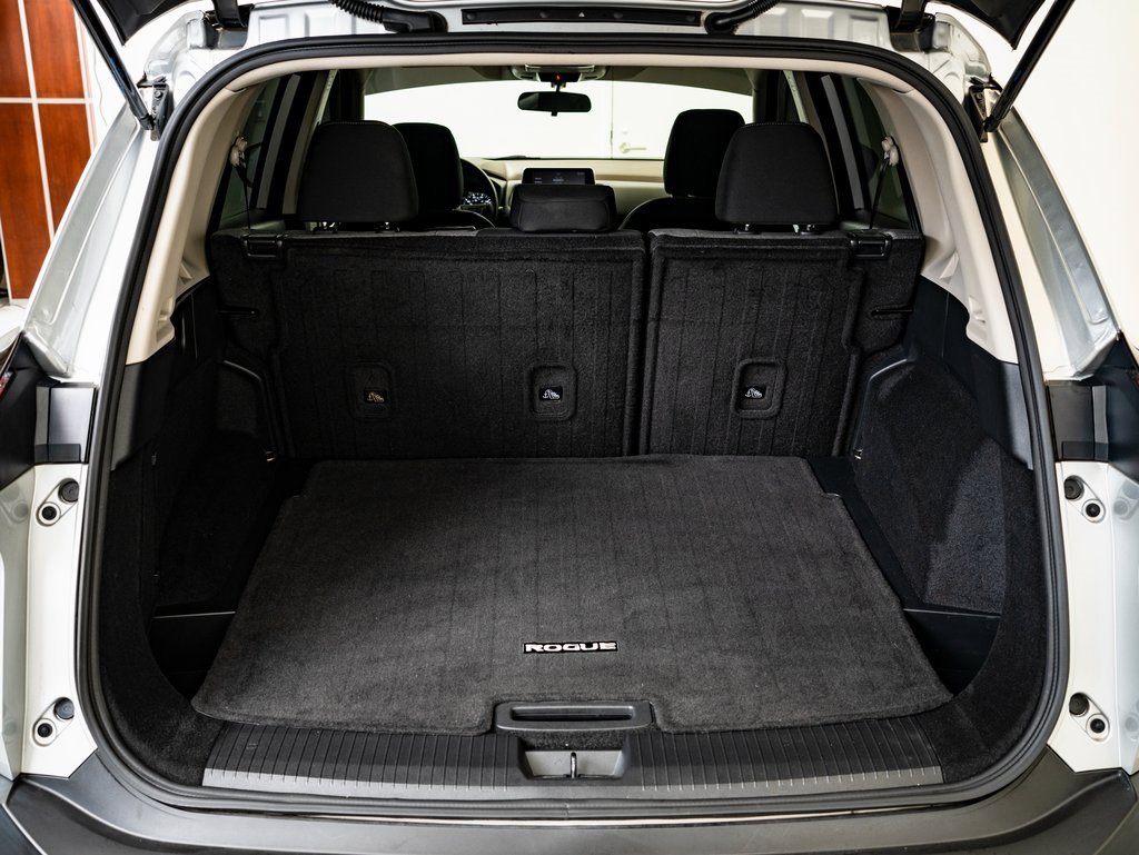 Used 2023 Nissan Rogue SV image 16