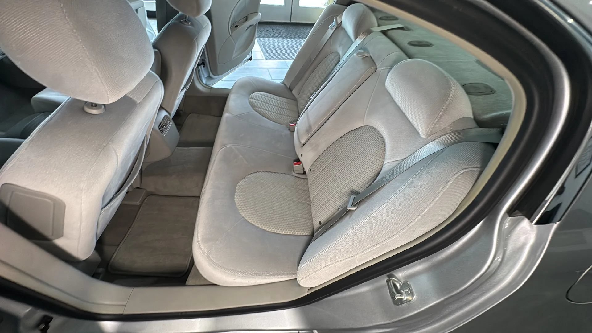Used 2010 Buick Lucerne CX FWD image 41