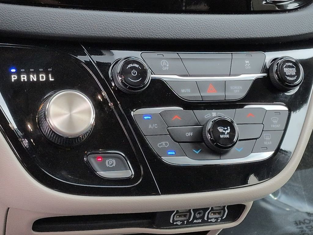 Used 2023 Chrysler Voyager LX image 26