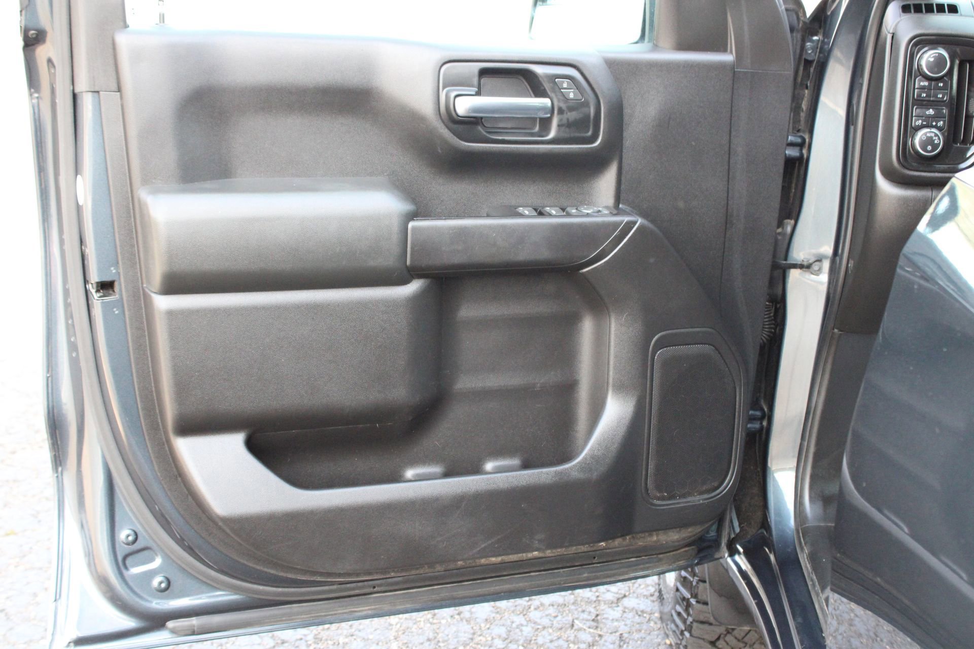 Used 2019 Chevrolet Silverado 1500 Custom Trail Boss w/ Custom Convenience Package image 12