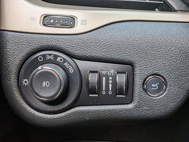 Used 2015 Jeep Cherokee Latitude w/ Comfort/Convenience Group image 12