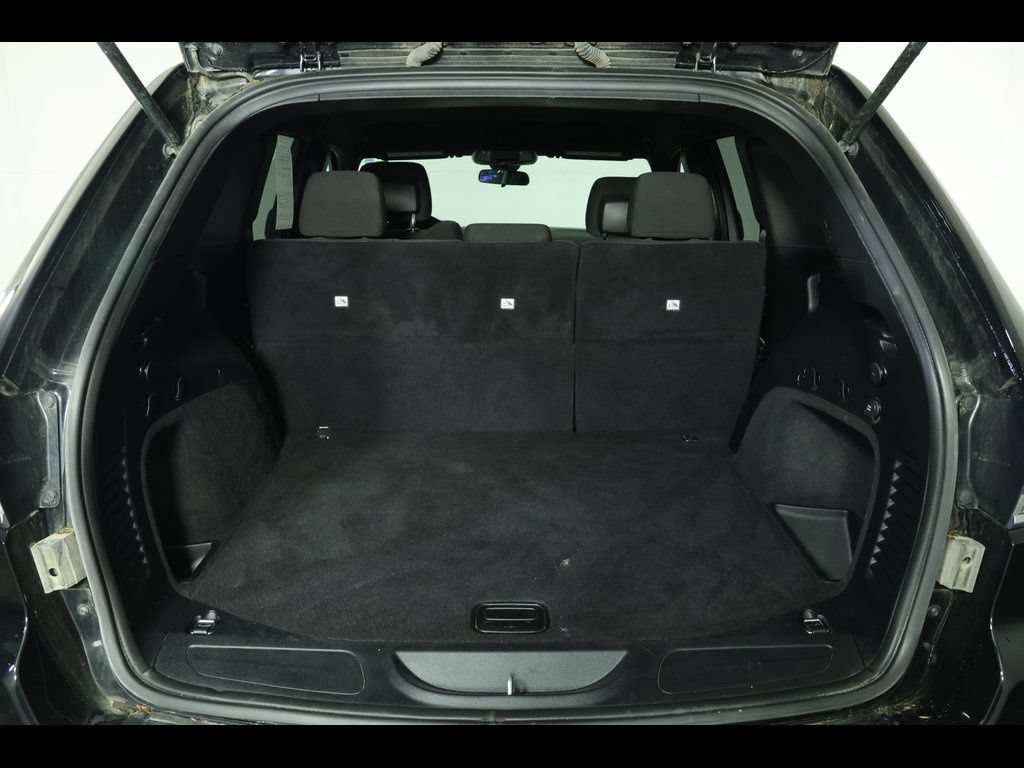 Used 2021 Jeep Grand Cherokee Laredo AWD/4WD image 9