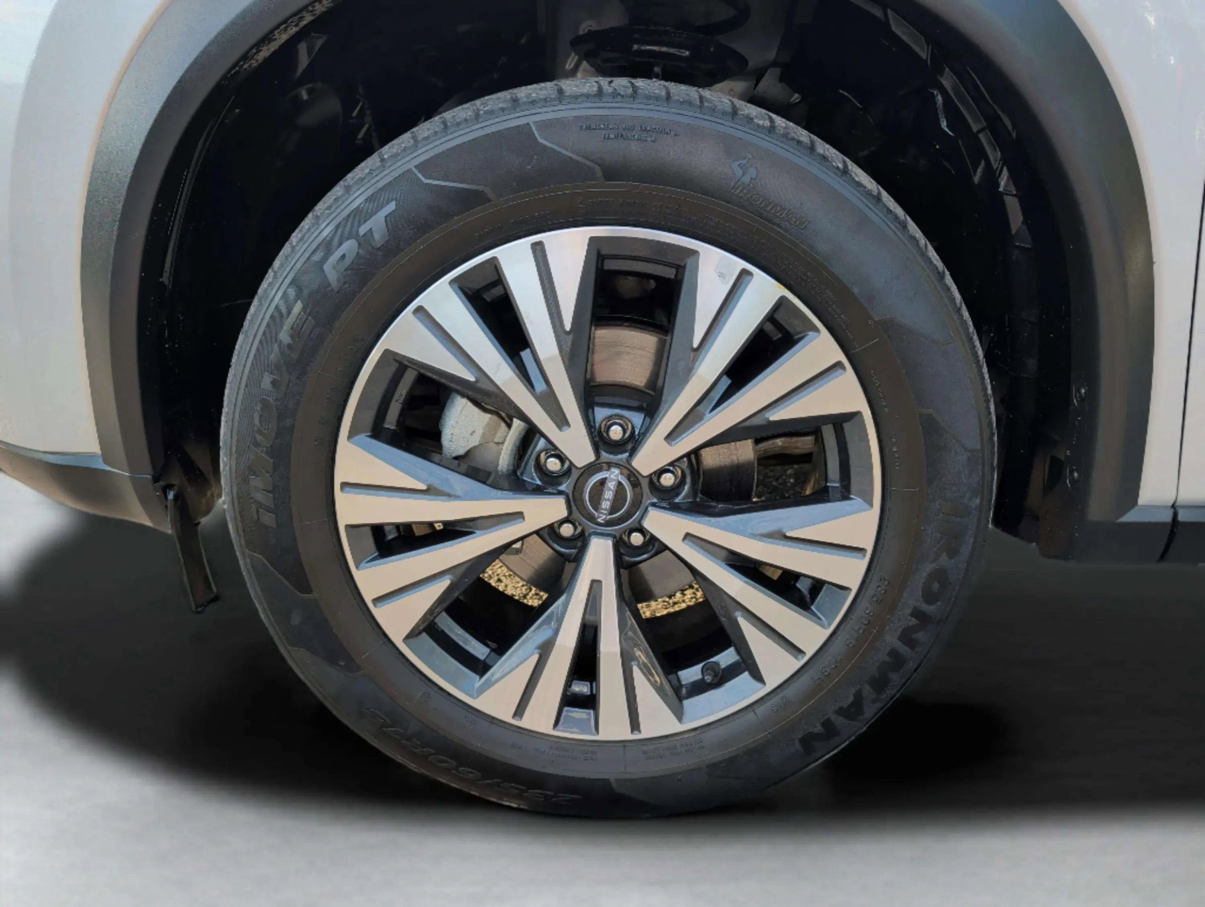 Used 2023 Nissan Rogue SV image 40