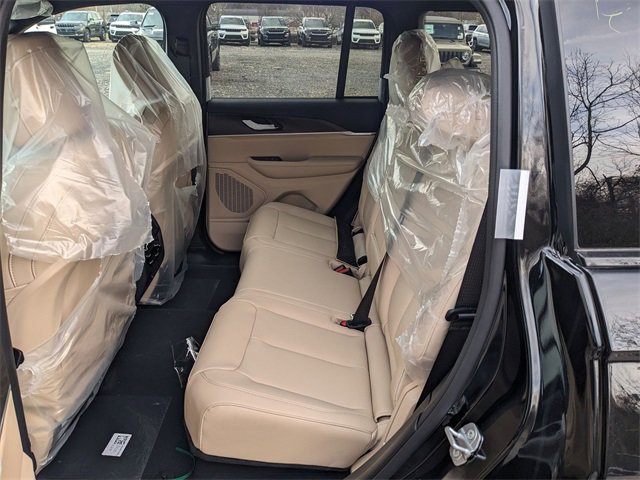 New 2025 Jeep Grand Cherokee Limited image 11