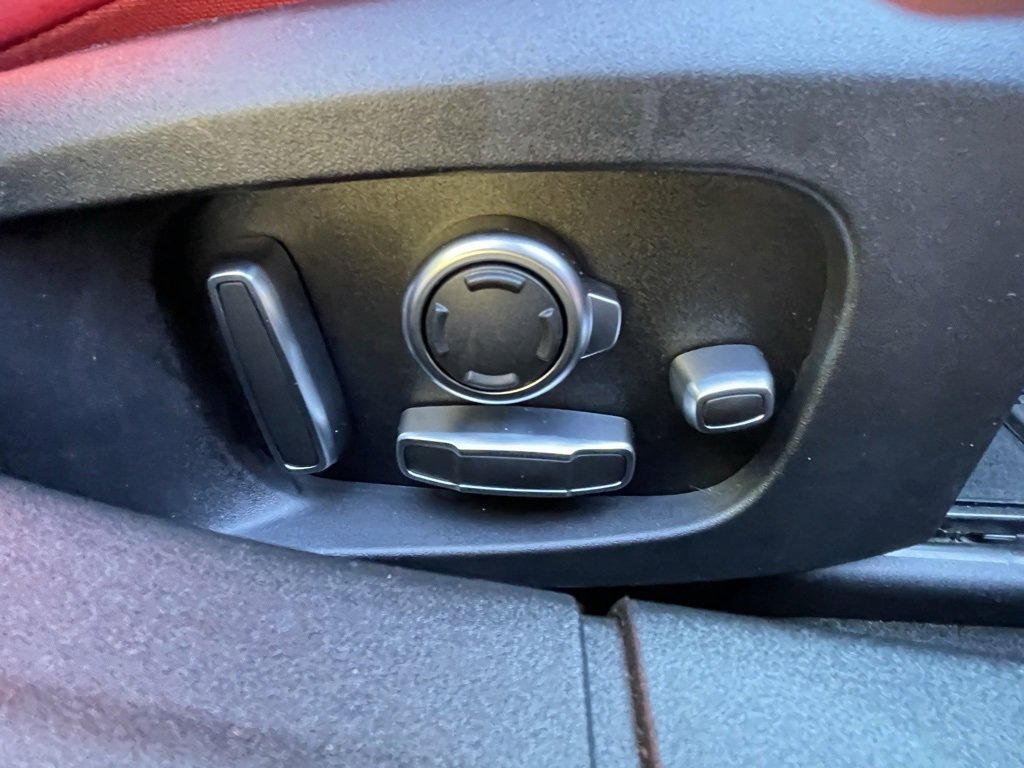 Used 2022 Jaguar XF R-Dynamic SE image 14