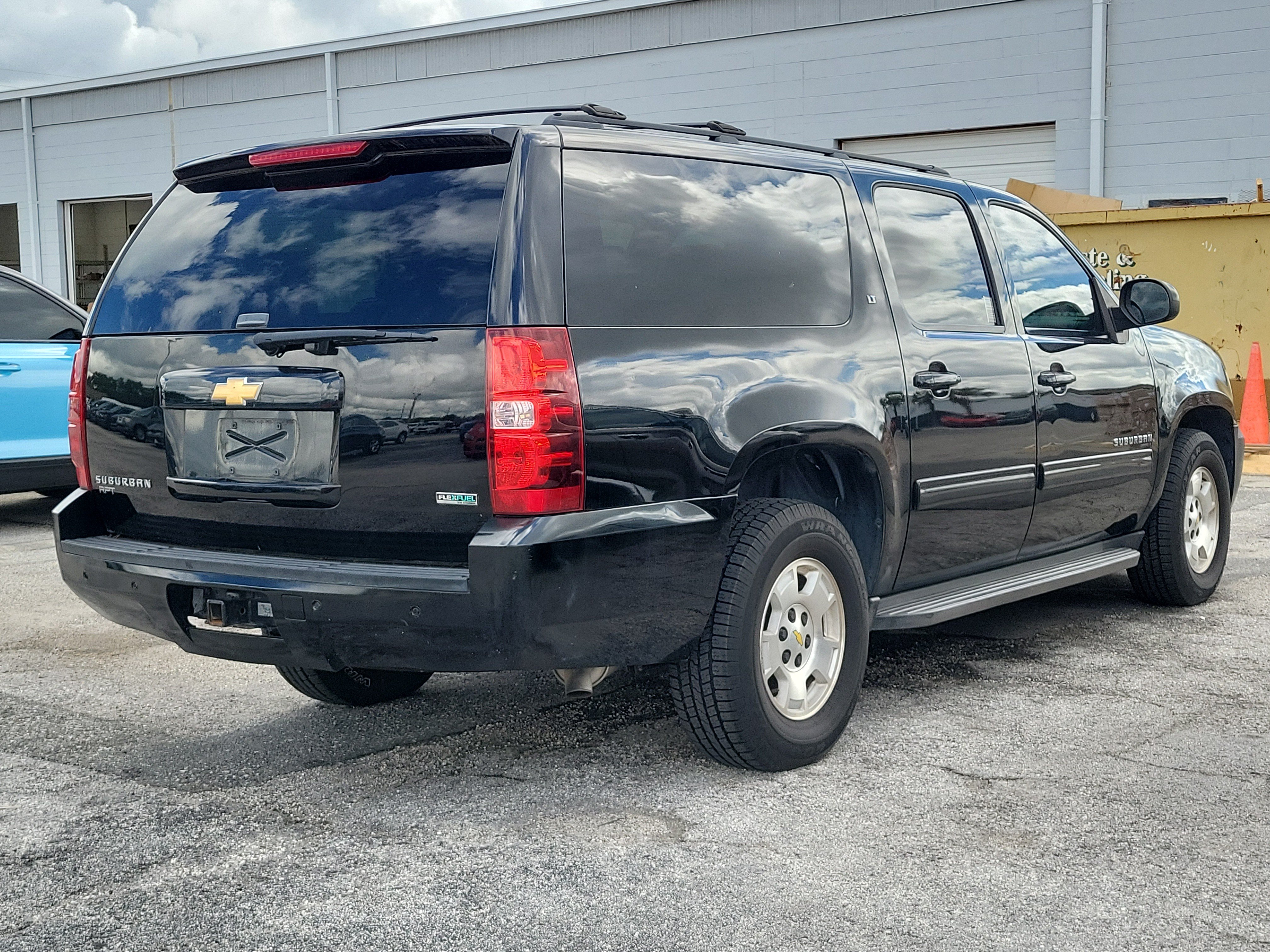 Used 2012 Chevrolet Suburban LT RWD image 7