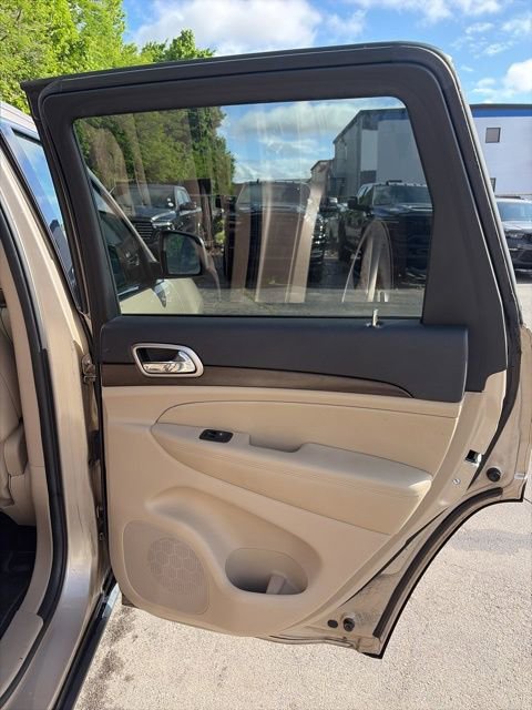 Used 2015 Jeep Grand Cherokee Laredo w/ Quick Order Package 23E AWD/4WD image 23