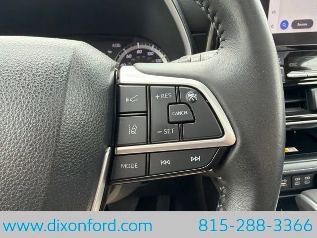 Used 2023 Toyota Highlander XLE AWD/4WD image 16