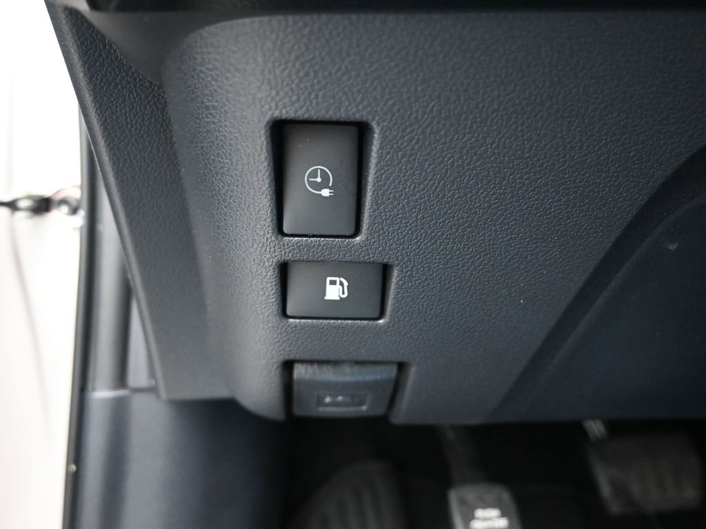 Used 2020 Toyota Prius Prime XLE image 31