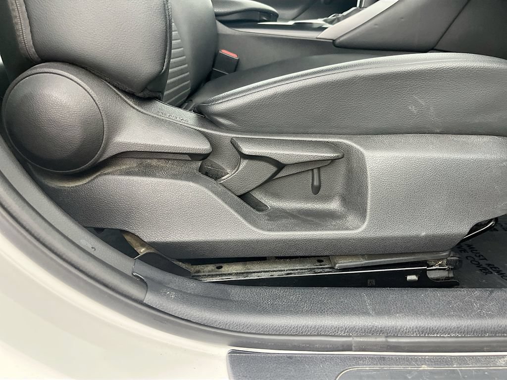 Used 2020 Toyota Camry SE FWD image 32