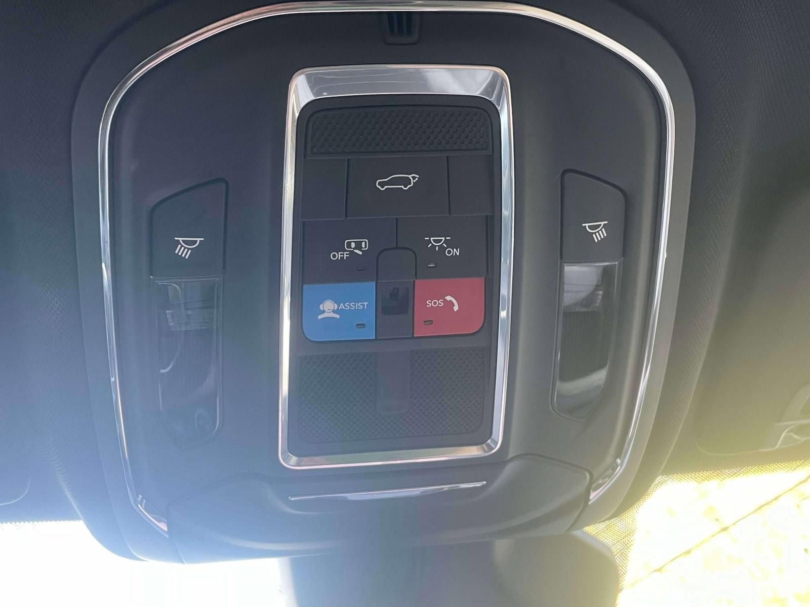 Used 2023 Jeep Grand Cherokee Limited AWD/4WD image 29
