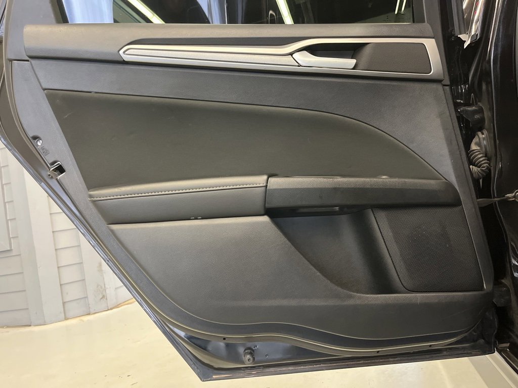 Used 2020 Ford Fusion SE image 30