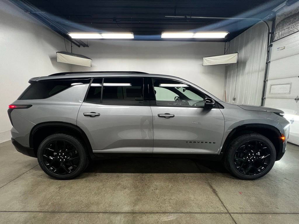 New 2026 Chevrolet Traverse RS w/ LPO, Floor Liner Package FWD image 2