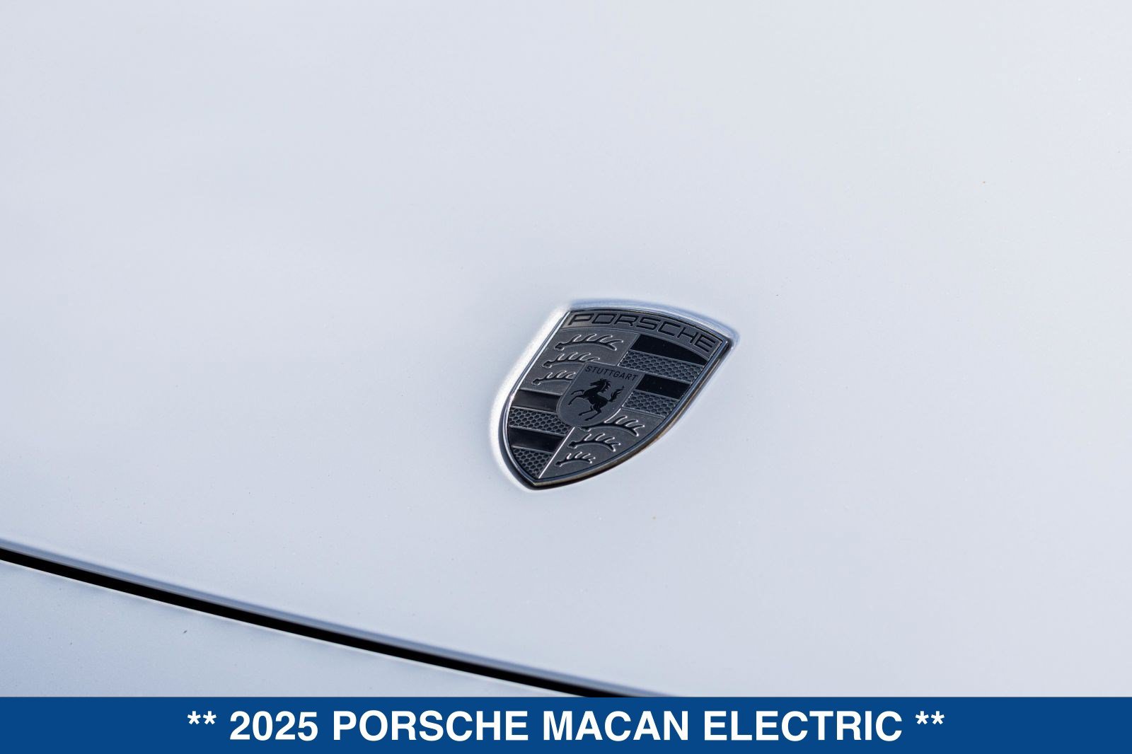 Used 2025 Porsche Macan Turbo Electric AWD/4WD image 12