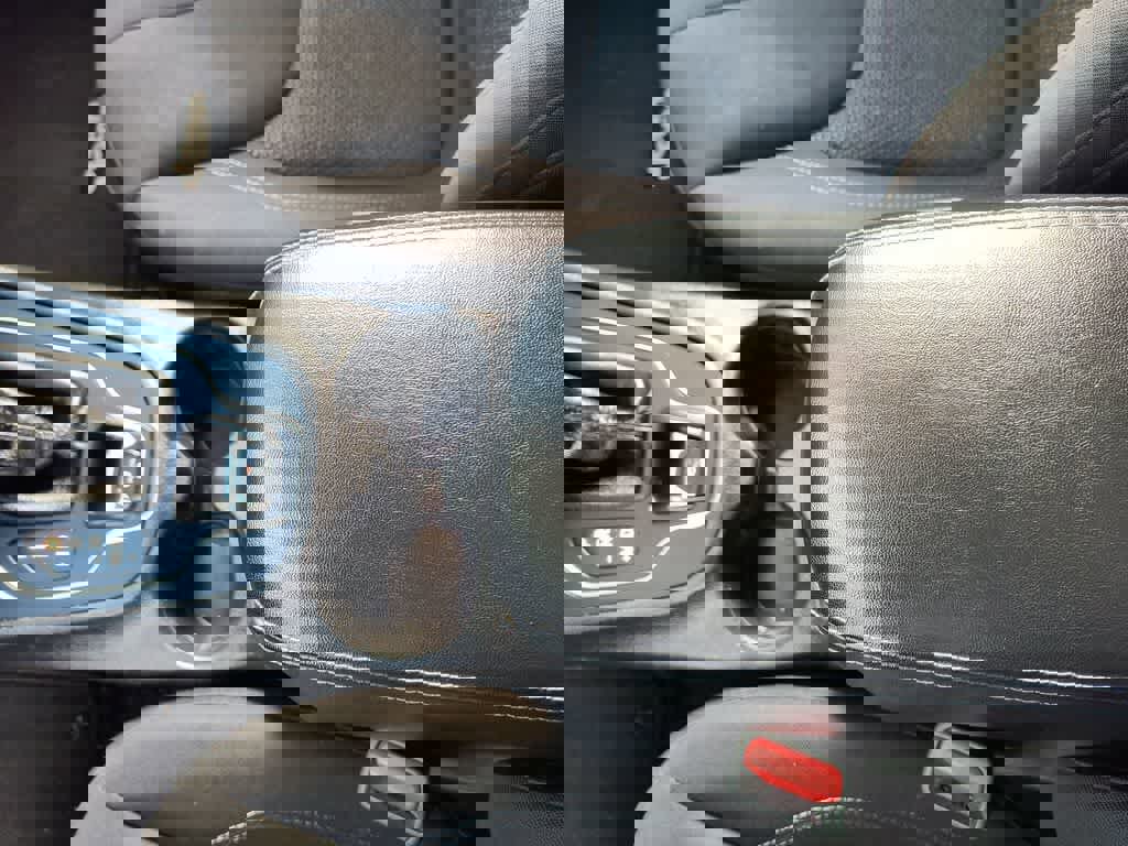 Used 2019 Jeep Cherokee Latitude w/ Popular Appearance Group image 20