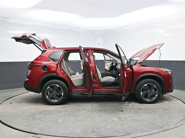 Used 2025 Nissan Rogue SV AWD/4WD image 44