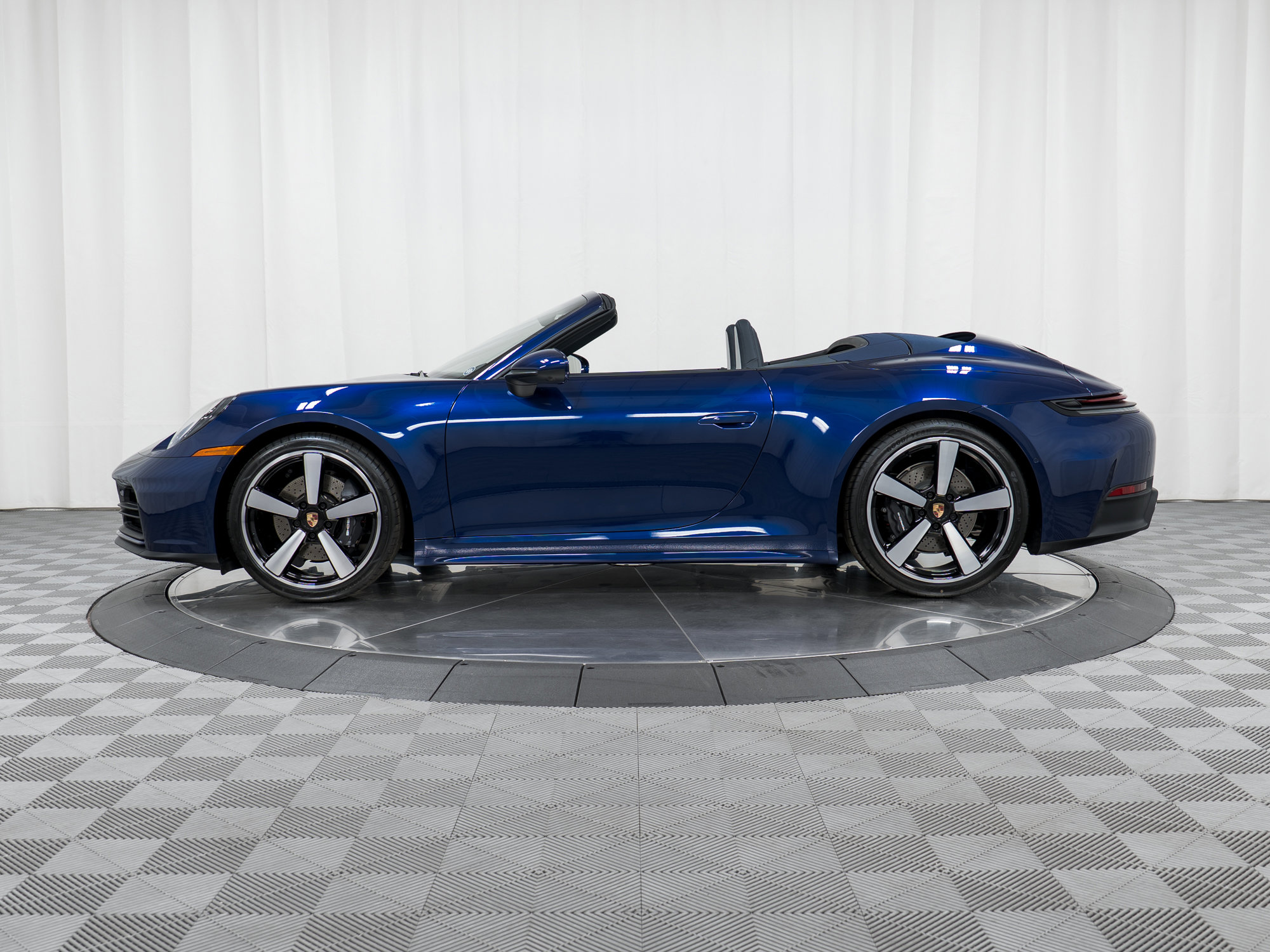 Used 2026 Porsche 911 Carrera image 2