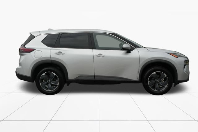 Used 2025 Nissan Rogue SV FWD image 9