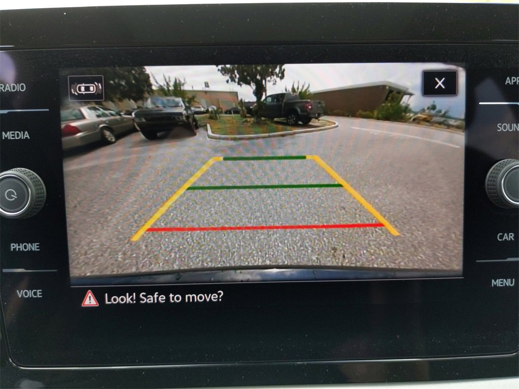 Used 2025 Volkswagen Taos SE image 31