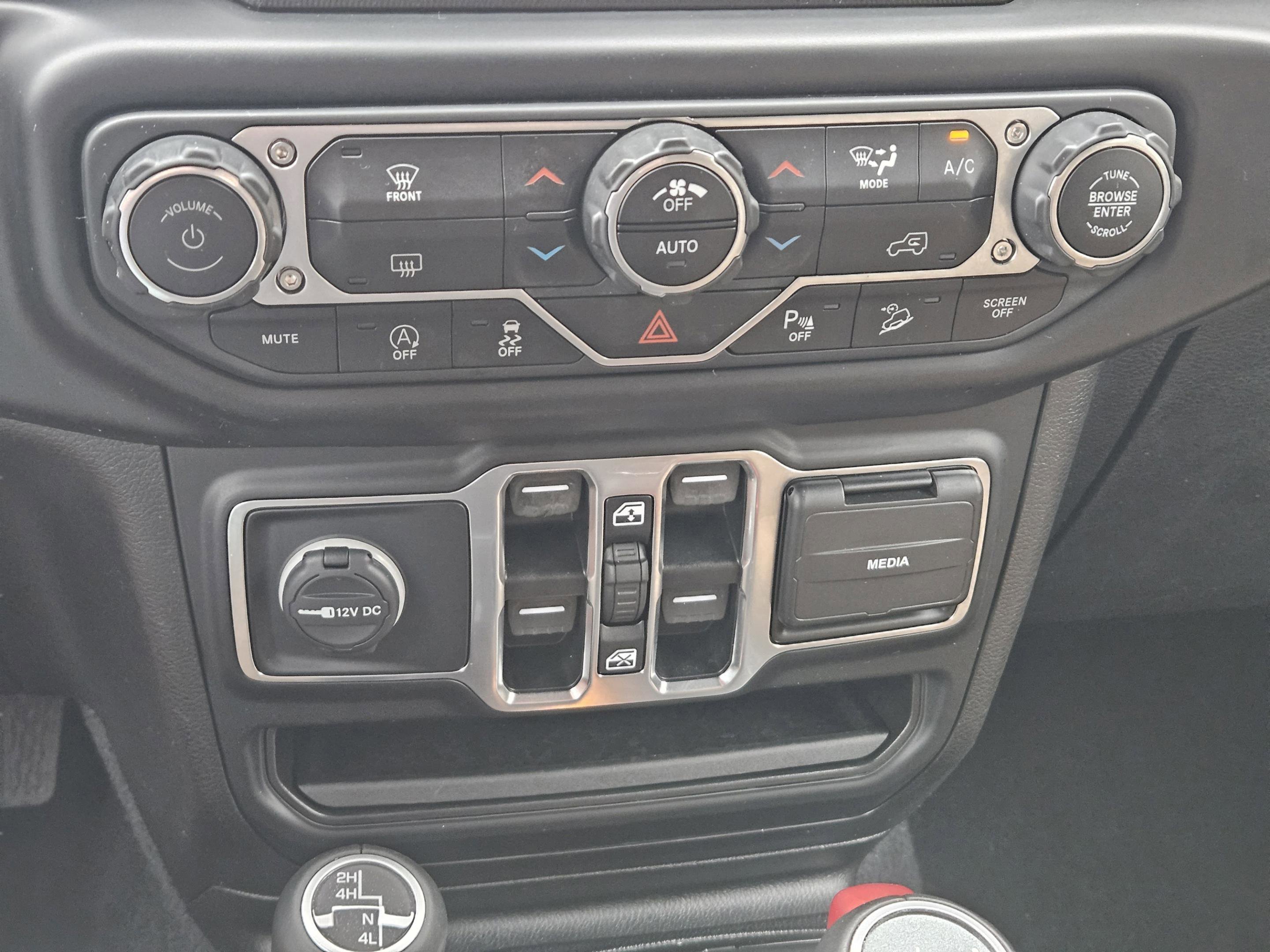 Used 2021 Jeep Wrangler Unlimited Sahara w/ LED Lighting Group image 21