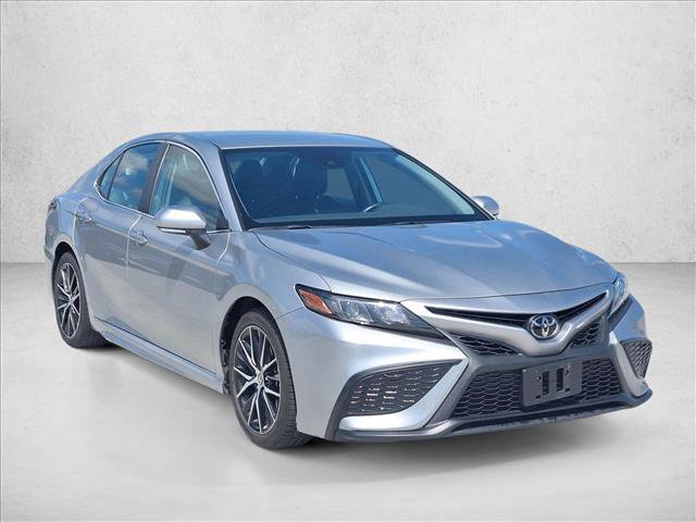 Used 2018 Toyota Camry XSE FWD image 3