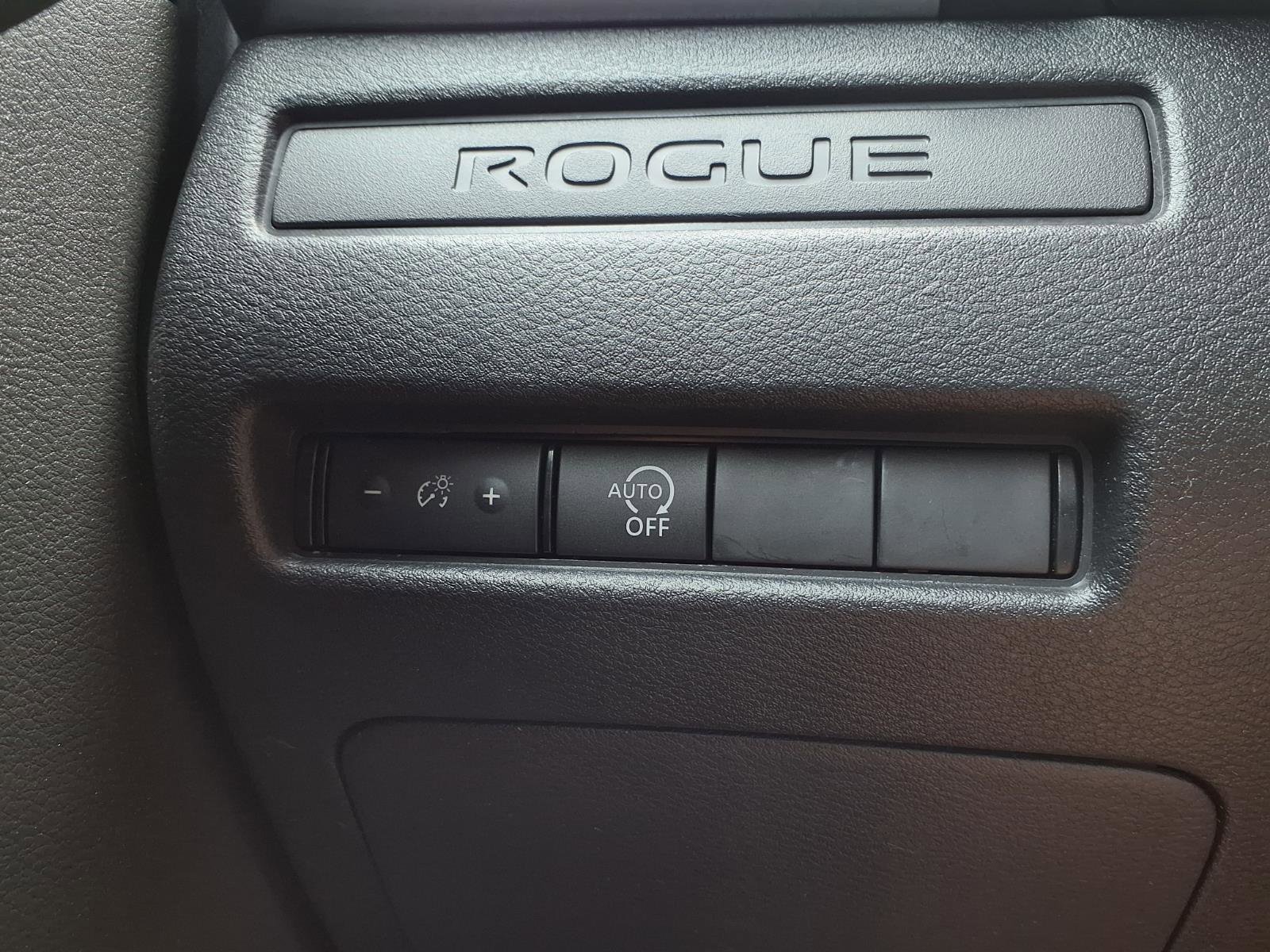 Used 2023 Nissan Rogue S image 17