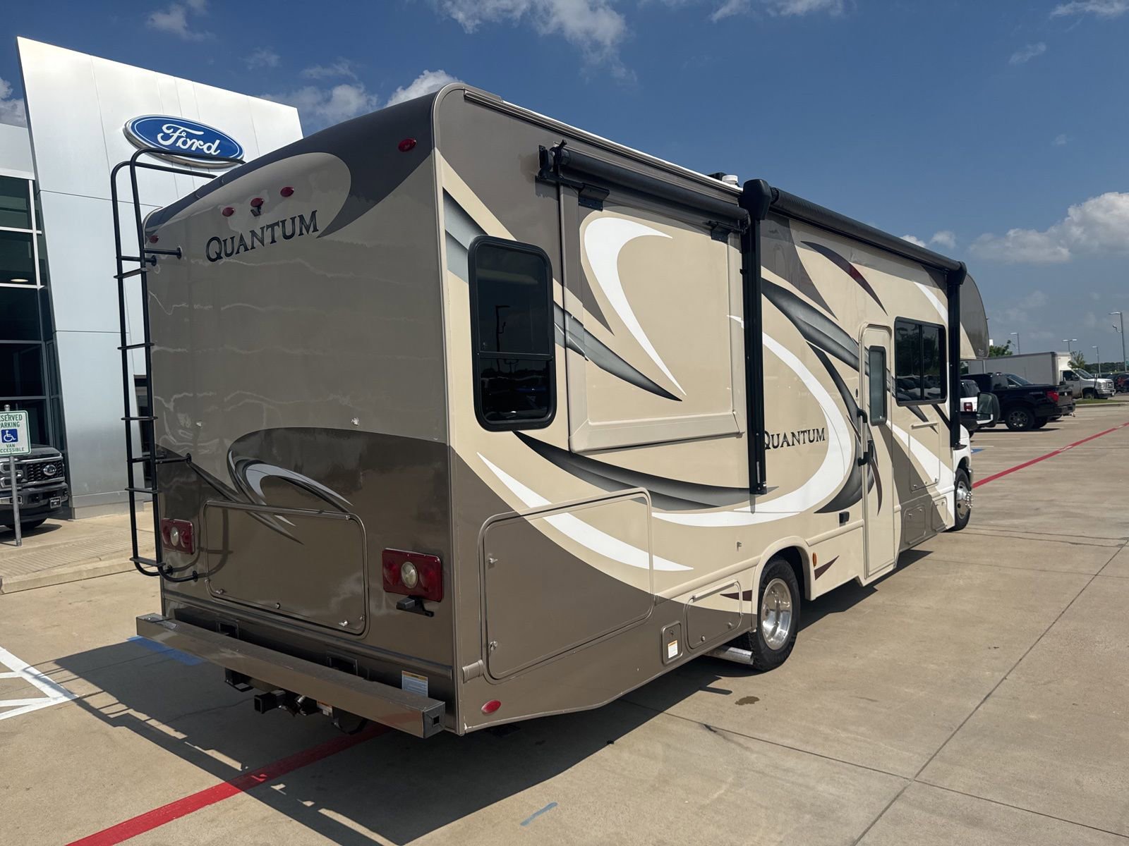 Used 2018 Ford E-450 and Econoline 450 Super Duty w/ Motorhome Prep Package RWD image 9