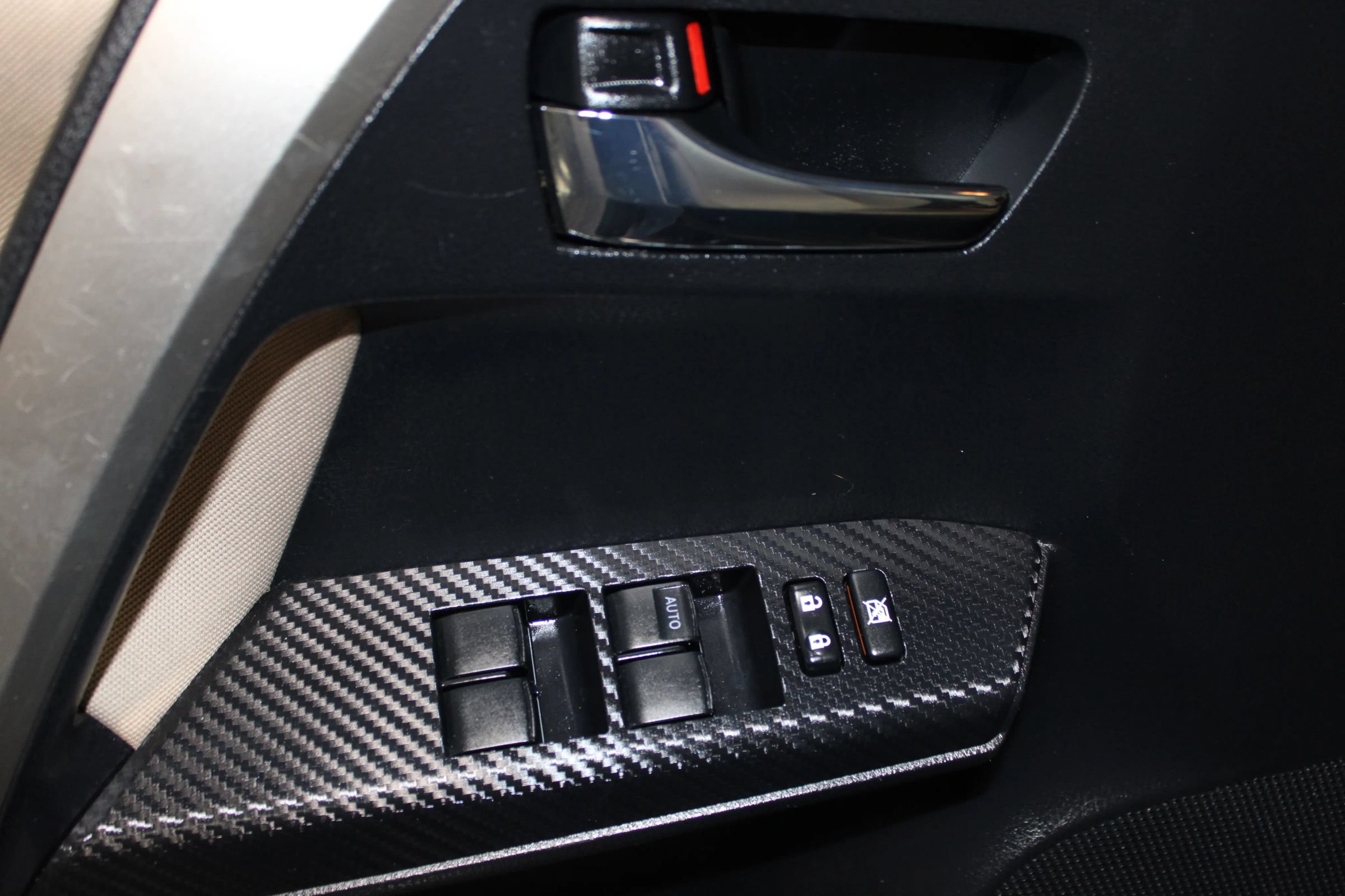 Used 2015 Toyota RAV4 XLE FWD image 9