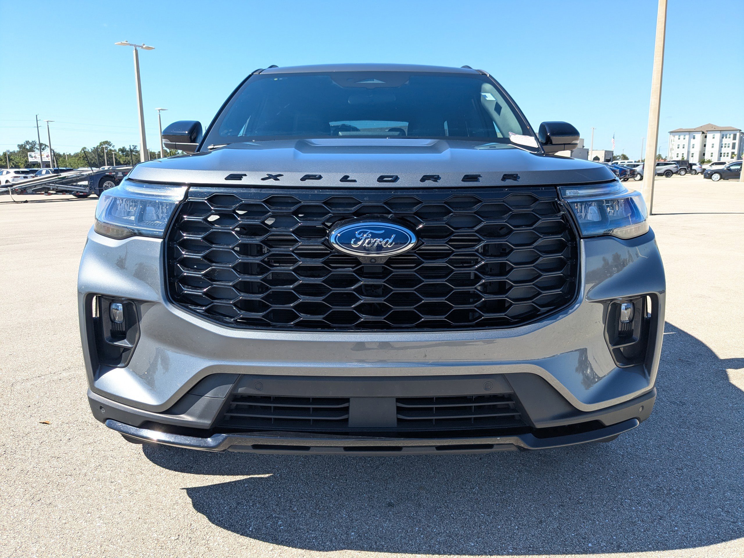 Used 2025 Ford Explorer ST-Line w/ ST-Line Street Pack image 3