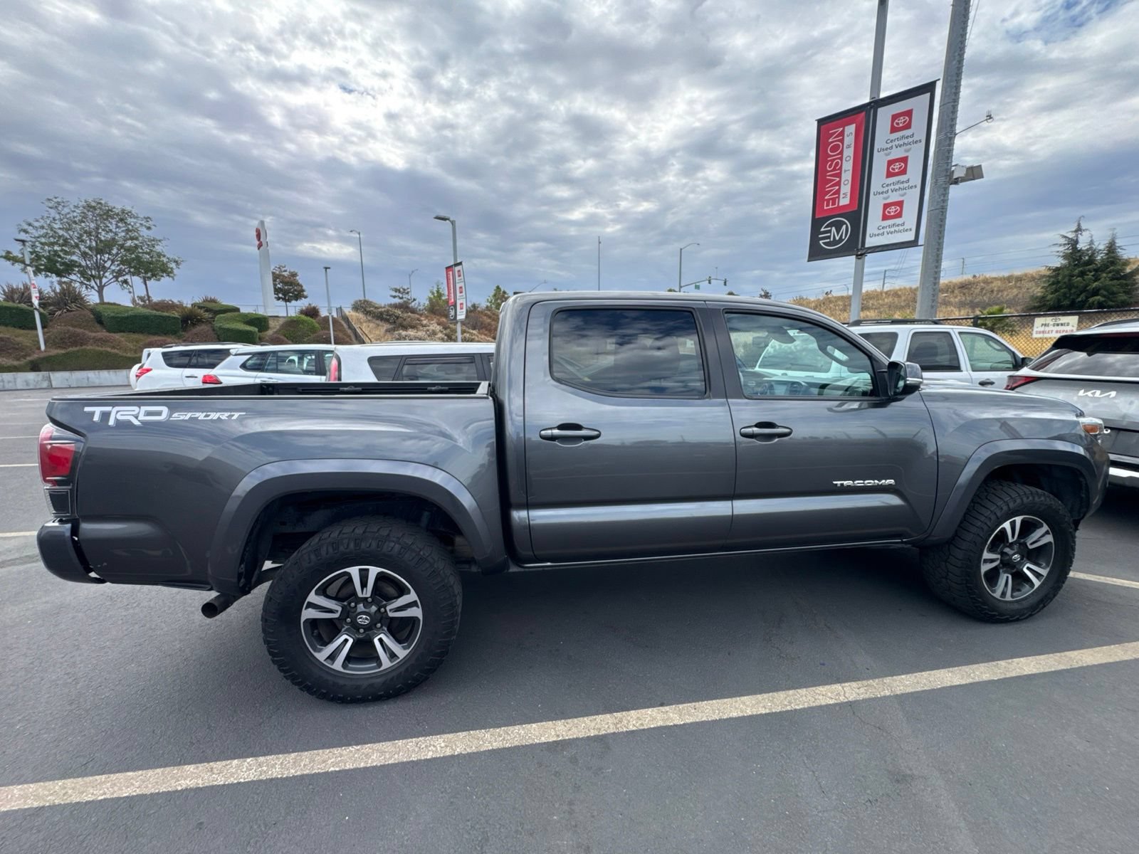 Used 2019 Toyota Tacoma TRD Sport w/ Technology Package RWD image 8