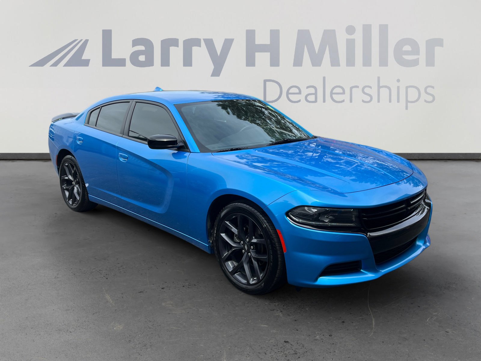 Used 2023 Dodge Charger SXT w/ Blacktop Package image 7