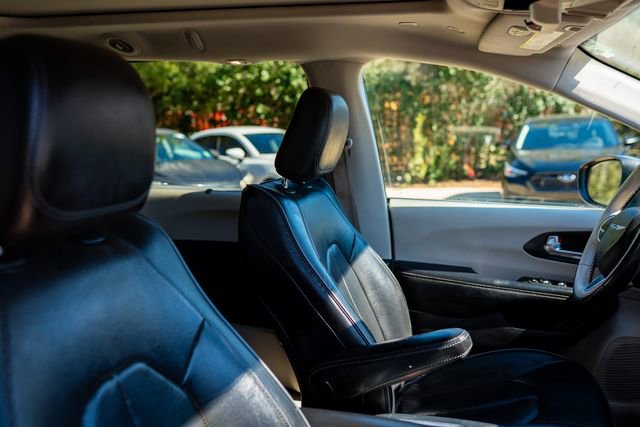 Used 2020 Chrysler Pacifica Limited image 8