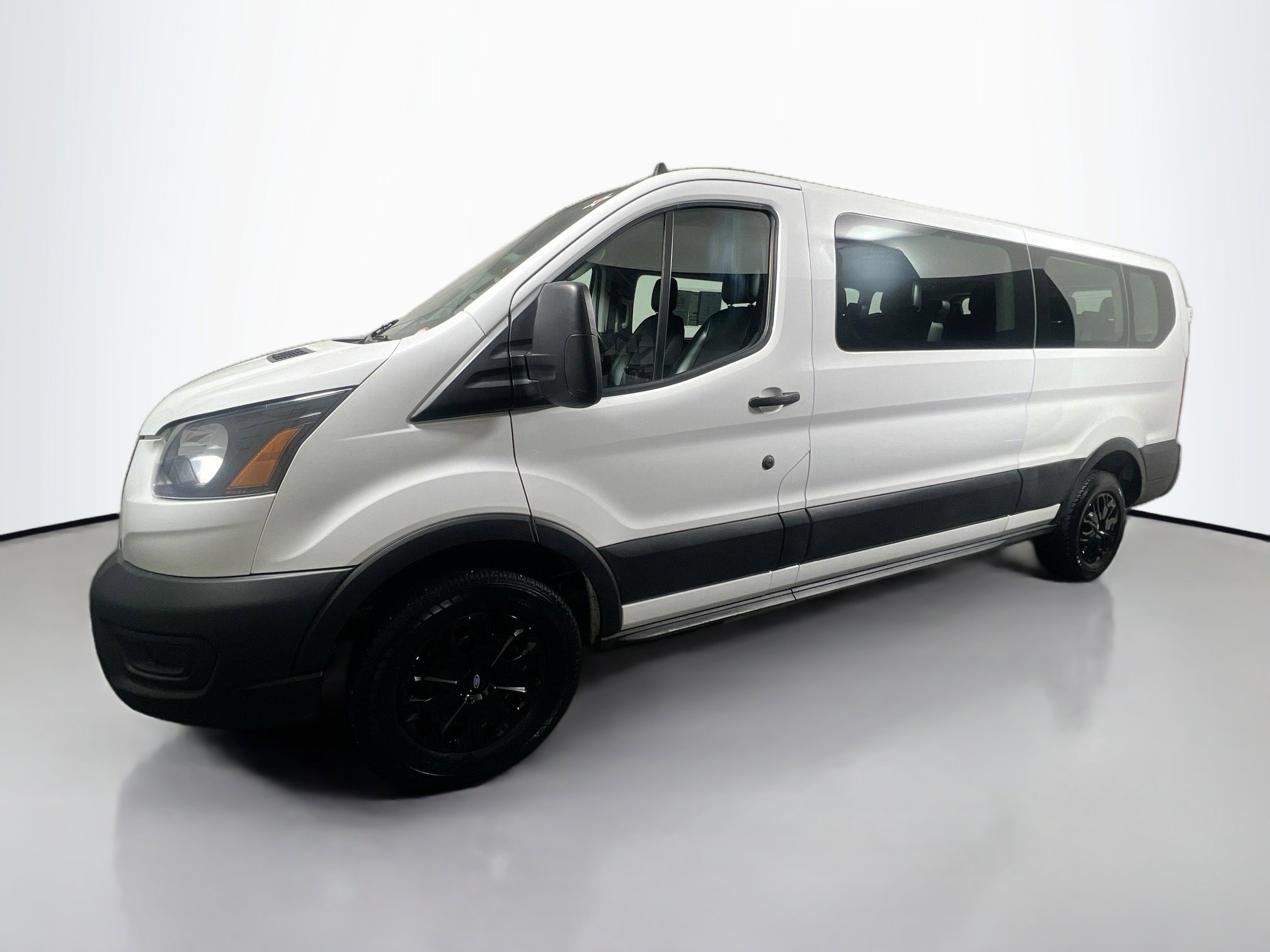 Used 2023 Ford Transit 350 XL image 9